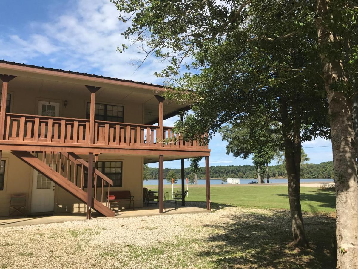 Holly Park Marina Hotel Milam Exterior photo